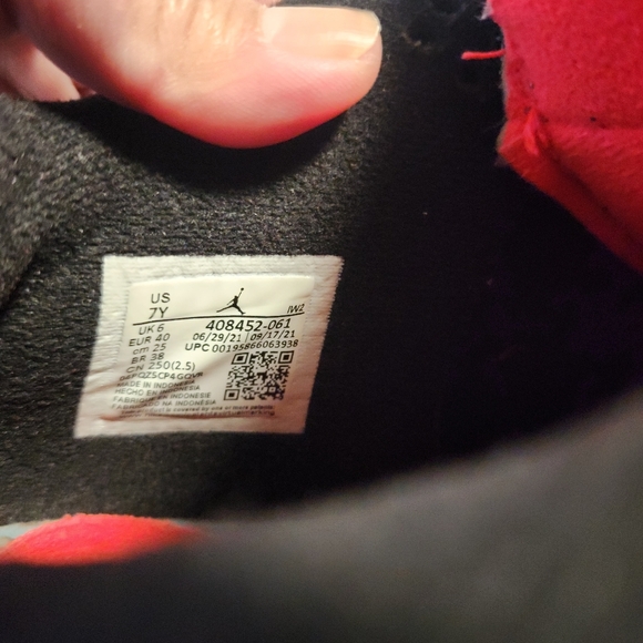 Air Jordan 4 Retro Grey/Infrared Sneakers, Size 7Y - Picture 5 of 12